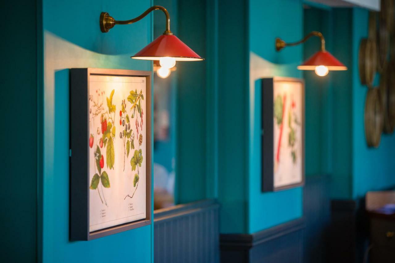Готель County Arms Труро Екстер'єр фото